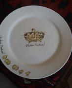 2 bordjes, eierdop en beker Chicken festival, Huis en Inrichting, Keuken | Servies, Ophalen, Overige stijlen, Bord(en)