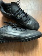 F50  Adidas Voetbalschoenen zonder noppen., Maat XS of kleiner, Schoenen, Ophalen of Verzenden, Zo goed als nieuw