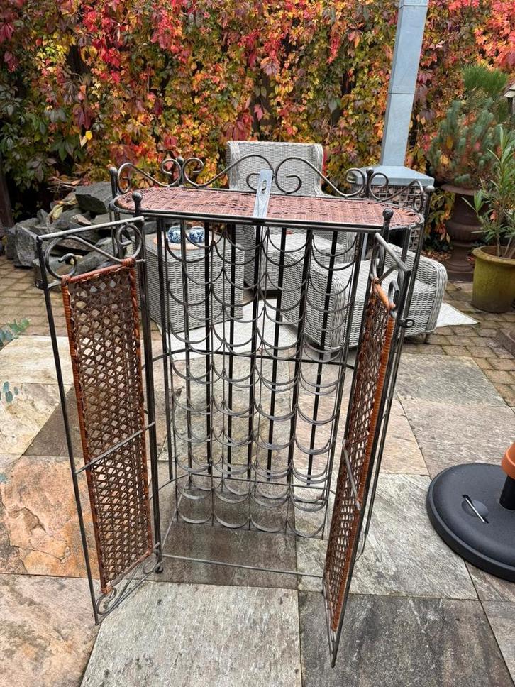 Metalen Wijnrek Kastje met Deurtjes, Huis en Inrichting, Woonaccessoires | Wijnrekken, Gebruikt, Metaal, 25 flessen of meer, Ophalen of Verzenden