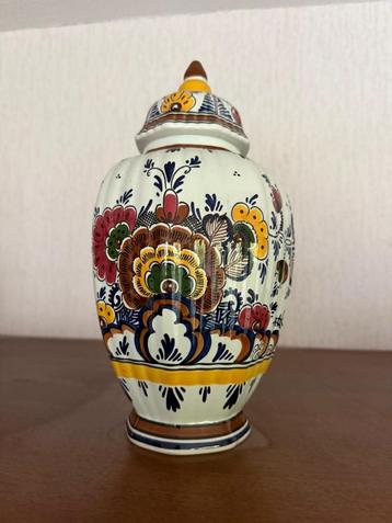 Delfts Blauw Polychroom Vaas met Deksel beschikbaar voor biedingen