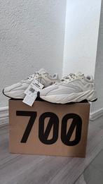 Nieuwe Yeezy 700 analog maat 42 (met bon)., Kleding | Heren, Schoenen, Nieuw, Ophalen of Verzenden, Sneakers of Gympen, Adidas Yeezy