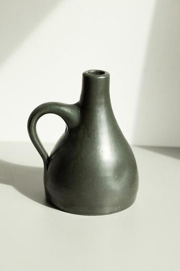 Vintage donkergroen keramieken vaasje met oor 70's beschikbaar voor biedingen