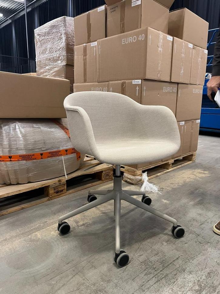 Muuto - fiber chair, Huis en Inrichting, Stoelen, Zo goed als nieuw, Twee, Stof, Grijs, Ophalen