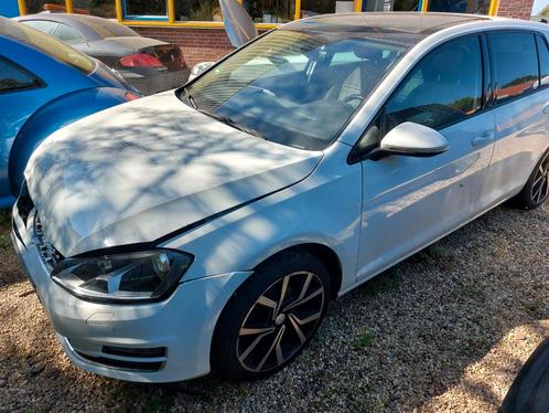 Volkswagen Golf 2015 - Schade Voorkant, Auto diversen, Schadeauto's, Volkswagen, Benzine, Hatchback, Wit, Ophalen