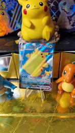 Surfing Pikachu VMAX - Zeldzame Pokémonkaart!, Ophalen of Verzenden, Zo goed als nieuw, Losse kaart
