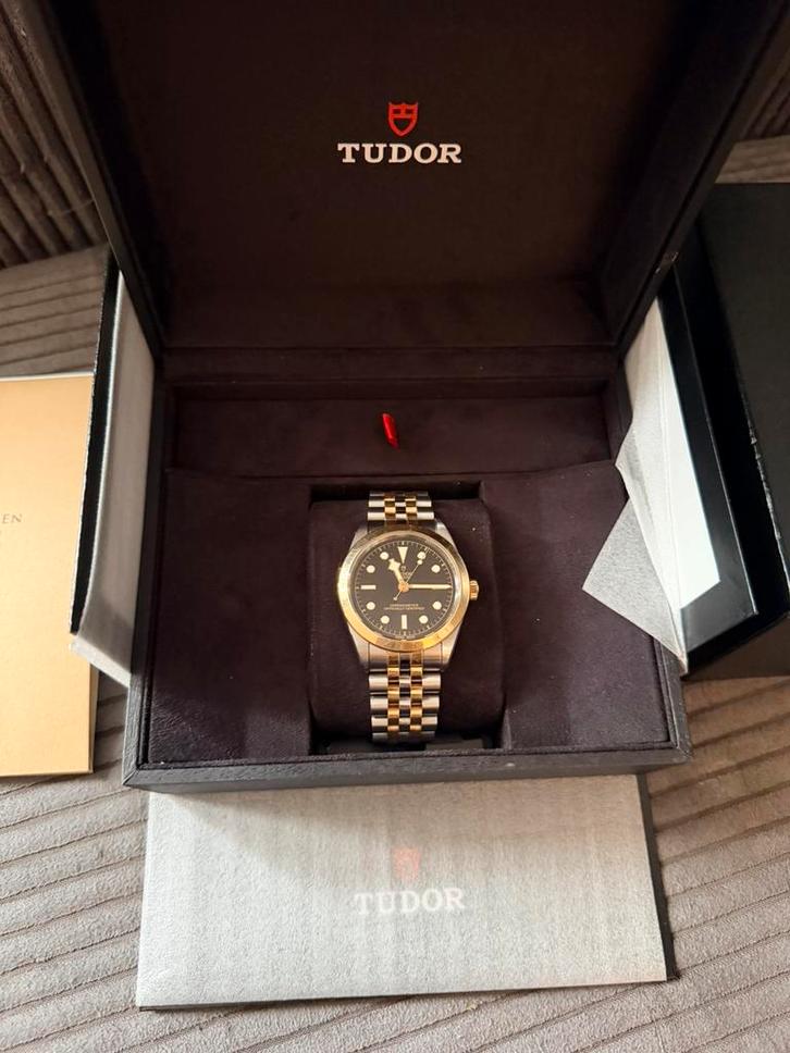 Tudor Black Bay 39 Steel & Gold horloge zwarte wijzerplaat, Sieraden, Tassen en Uiterlijk, Horloges | Heren, Zo goed als nieuw