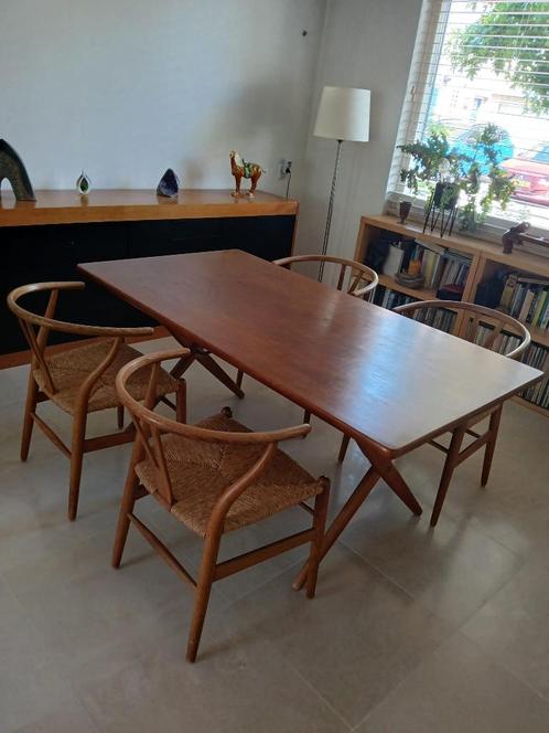 CH24 wishbone chairs 1968  | Andreas Tuck AT303 tafel 1968, Huis en Inrichting, Stoelen, Zo goed als nieuw, Vier, Hout, Bruin