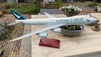 B747-8 Cathay Cargo nieuw in doos, schaal 1/100, Ophalen of Verzenden, Nieuw, Schaalmodel