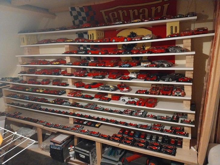 Grote verzameling Ferrari modellen. 1:18 en 1:43., Hobby en Vrije tijd, Modelauto's | 1:18, Zo goed als nieuw, Auto, Bburago, Ophalen