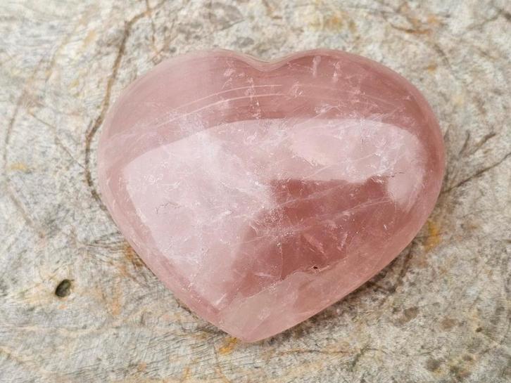 Mooi donker rozenkwarts hart, Verzamelen, Mineralen en Fossielen, Ophalen of Verzenden