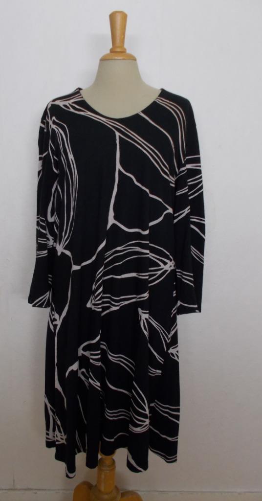 Mooie zwart lichtbruine print jurk van Nanso! M, Kleding | Dames, Jurken, Zo goed als nieuw, Maat 38/40 (M), Zwart, Onder de knie