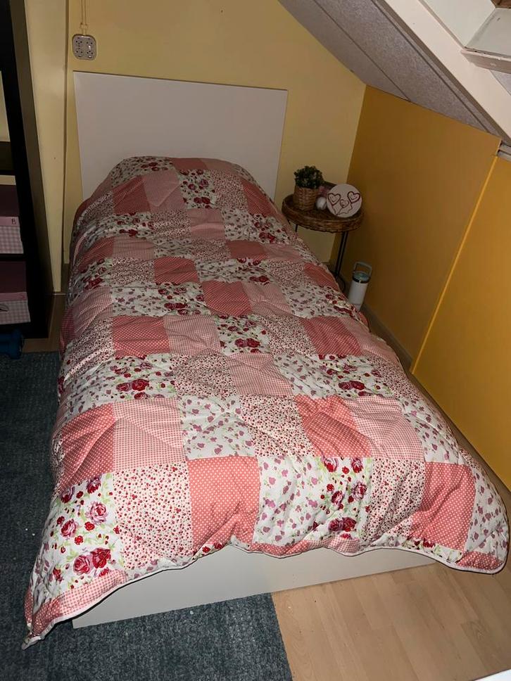 Eenpersoonsbed Malm IKEA, Huis en Inrichting, Slaapkamer | Bedden, Zo goed als nieuw, Eenpersoons, 90 cm, 200 cm, Hout, Wit, Ophalen of Verzenden