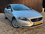 Volvo V40 T3 Momentum – 2015 – 96.300 km – Uitstekende staat, Auto's, Volvo, Voorwielaandrijving, 4 cilinders, 1969 cc, 1331 kg