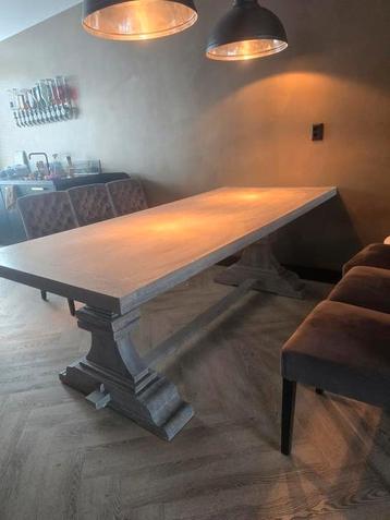 Klooster tafel britain (GOOSSENS) beschikbaar voor biedingen