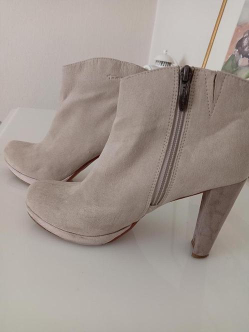 Nog prachtige laarsjes van Tamaris mt 39, Kleding | Dames, Schoenen, Zo goed als nieuw, Lage of Enkellaarzen, Beige, Ophalen of Verzenden