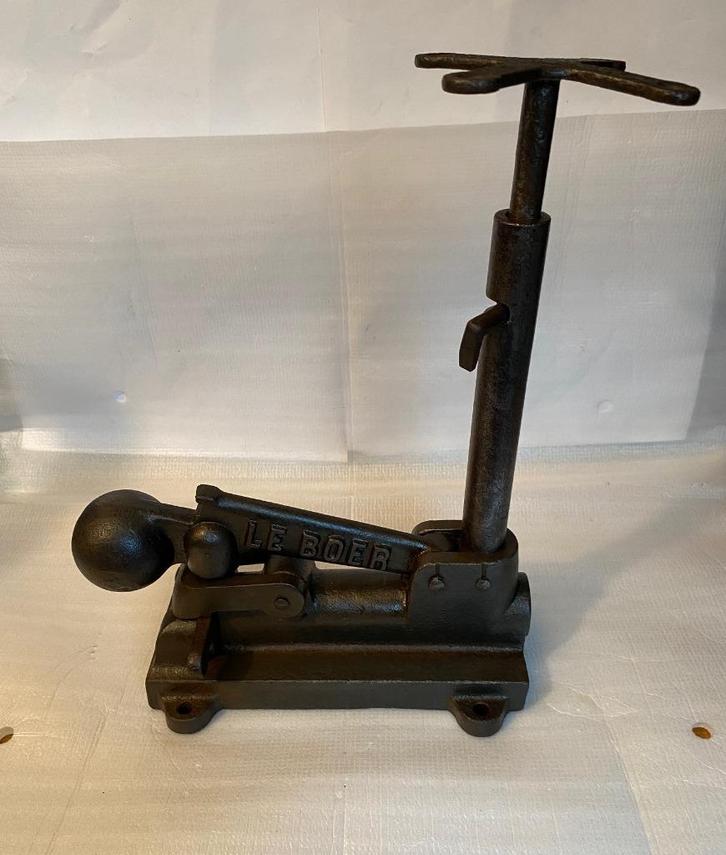 Antiek, en zeldzaam model Vuurval Cal 16 Penvuur, Antiek en Kunst, Antiek | Overige Antiek, Ophalen of Verzenden