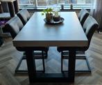 Betonlook eettafel en 4 stoelen, Ophalen, Zo goed als nieuw