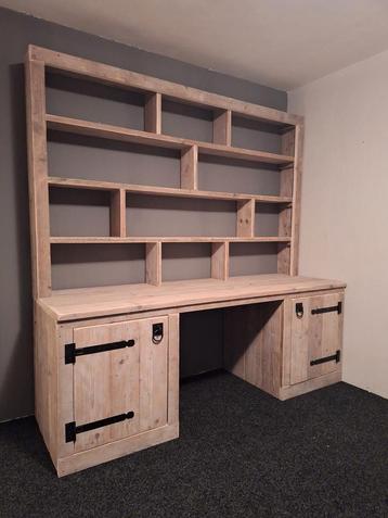 Mooi robuust bureau van gebruikt steigerhout beschikbaar voor biedingen