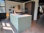 Mooie showroom Kvik keuken veda met AEg apparatuur, Huis en Inrichting, Keuken | Complete keukens, Ophalen, Zo goed als nieuw