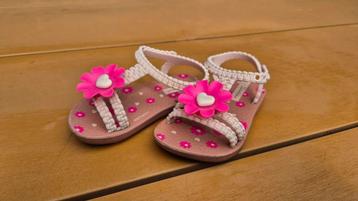 Lieve Ipanema sandaaltjes – maat 17/18 – roze met bloemetjes beschikbaar voor biedingen