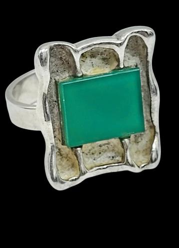 Modernistische zilveren design ring groene agaat steen beschikbaar voor biedingen