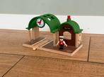 BRIO klein treinstation, Kinderen en Baby's, Speelgoed | Thomas de Trein, Ophalen of Verzenden, Gebruikt