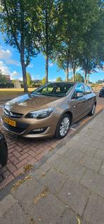 Opel Astra 1.4 Turbo Ecotec 103KW 5-D 2014 Beige, Auto's, Opel, Voorwielaandrijving, 65 €/maand, 4 cilinders, Overige bekleding