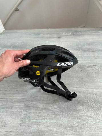 Lazer fietshelm beschikbaar voor biedingen