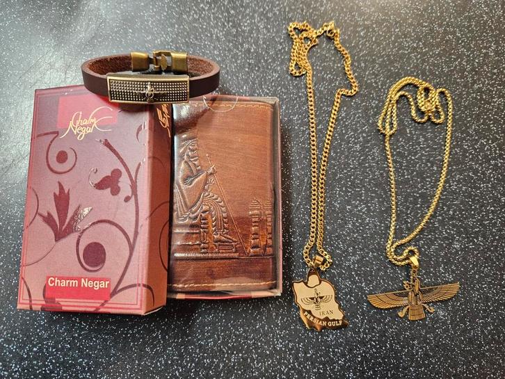 Partij van 2 perzische kettingen en één portemonee, Sieraden, Tassen en Uiterlijk, Kettingen, Nieuw, Overige materialen, Ophalen of Verzenden