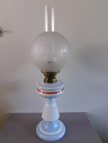 pracht staande olie lamp glazen voet met mooi geetst bol. beschikbaar voor biedingen
