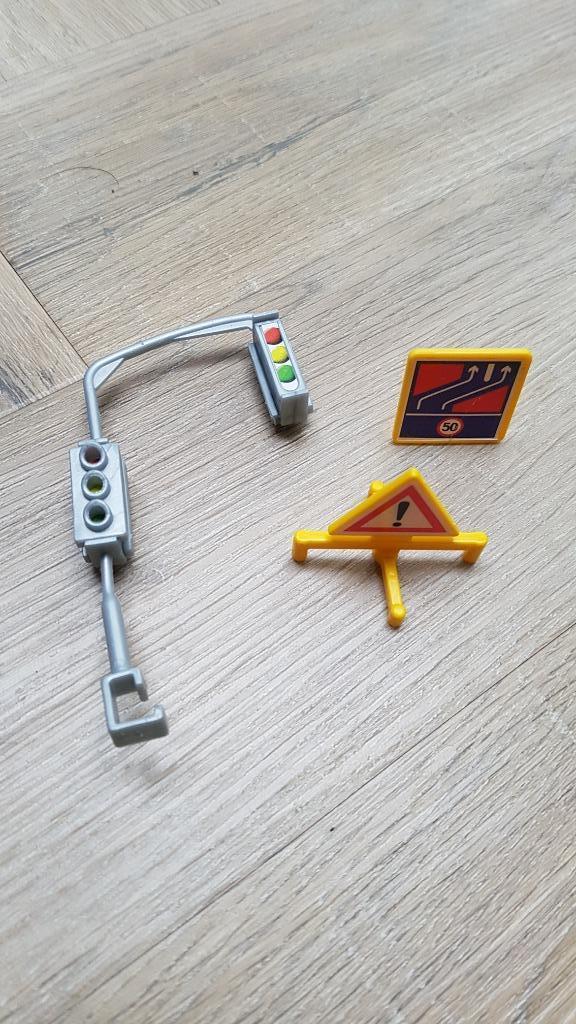 Verkeersborden en stoplicht voor bij autootjes, Kinderen en Baby's, Speelgoed | Speelgoedvoertuigen, Gebruikt, Ophalen of Verzenden
