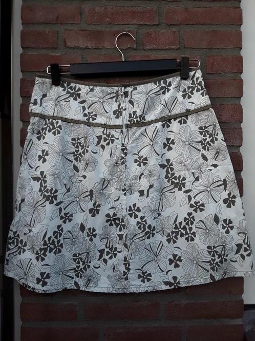 Gebloemd zomer rok van Ladies Choice, 40 wit/groen/taupe, Kleding | Dames, Rokken, Zo goed als nieuw, Maat 38/40 (M), Overige kleuren