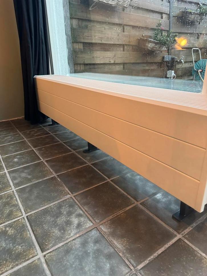 Convectorradiator met verstelbare voet JAGA TEMPO VR 30x160, Doe-het-zelf en Verbouw, Verwarming en Radiatoren, Zo goed als nieuw