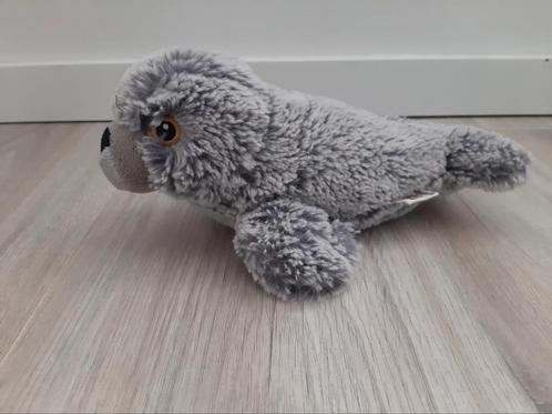 Knuffel nature planet zeehond grijs K8295, Kinderen en Baby's, Speelgoed | Knuffels en Pluche, Zo goed als nieuw, Beer, Ophalen of Verzenden