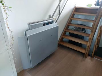 Plateautraplift Platformlift beschikbaar voor biedingen