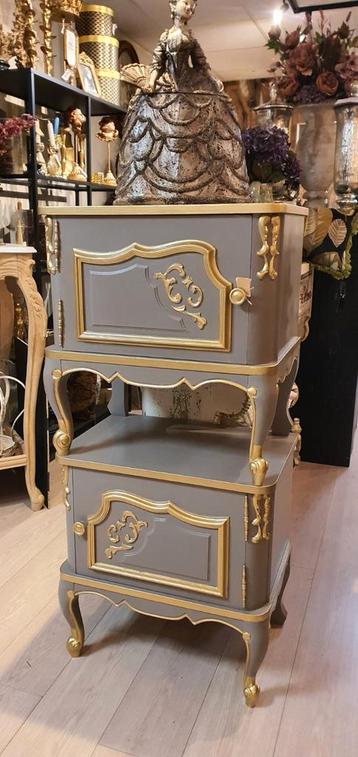 Gerestylde Queen Ann nachtkastjes - Taupe & Goud beschikbaar voor biedingen