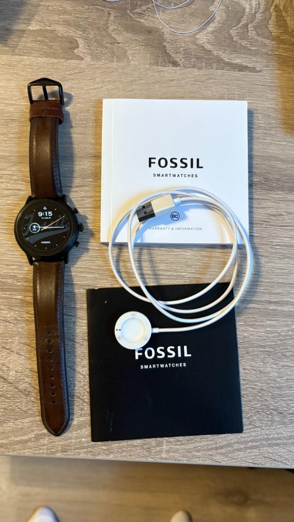 Fossil Carlyle Gen 5 FTW4026 Smartwatch Heren (44mm, bruin), Sieraden, Tassen en Uiterlijk, Smartwatches, Zo goed als nieuw, Android