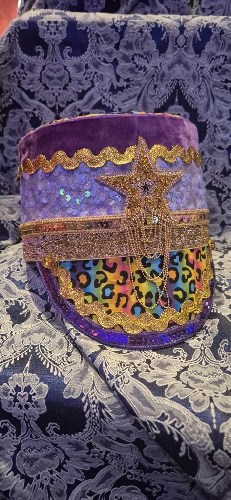 Carnavals Hoed - Gepimpt en Uniek!, Kleding | Dames, Carnavalskleding en Feestkleding, Ophalen of Verzenden