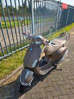 Vespa Primavera 45 km/u – Goed onderhouden & rijk uitgerust, Fietsen en Brommers, Snorfietsen en Snorscooters, Ophalen, Gebruikt
