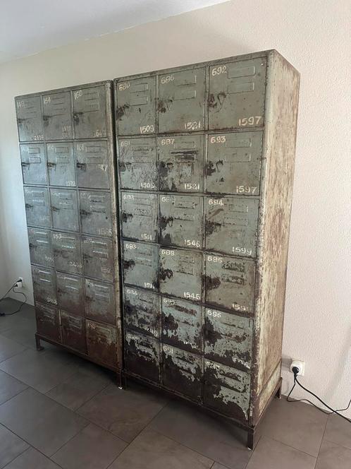 Vintage oude locker kasten op pootjes uit Frankrijk, Huis en Inrichting, Kasten | Lockerkasten, Gebruikt, Ophalen