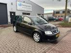 Volkswagen Touran 2.0-16V FSI Trendl | 7PRS| CLIMA| met APK!, Stof, Gebruikt, Zwart, 4 cilinders