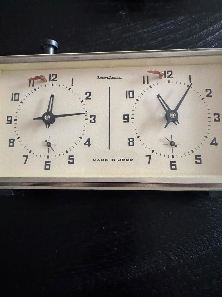 Vintage Jantar Schaakklok uit de USSR, Antiek en Kunst, Antiek | Klokken, Verzenden