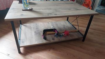 Salon tafel  beschikbaar voor biedingen