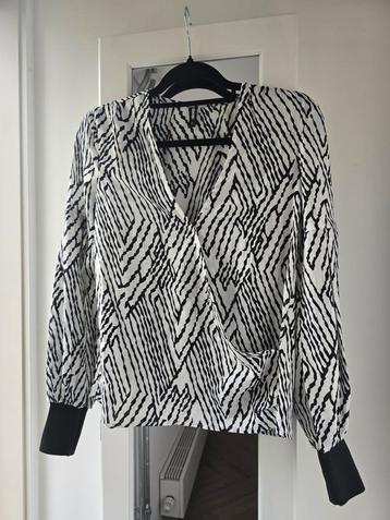 Eksept Blouse XS - Wikkelmodel beschikbaar voor biedingen