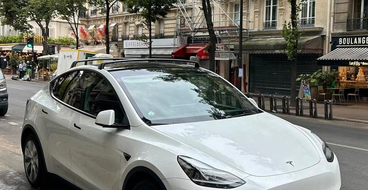 Te huur - Tesla Model Y dakdragers (origineel), Auto diversen, Dakdragers, Gebruikt, Ophalen