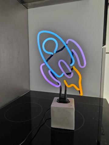 Neon Lamp Raket - Unieke Decoratie!  beschikbaar voor biedingen