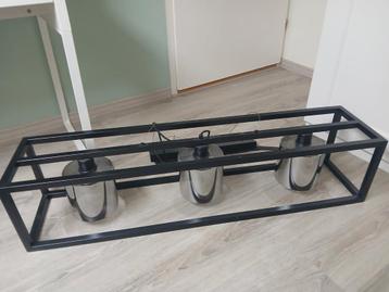 Metalen hanglamp met 3 lichtbronnen beschikbaar voor biedingen