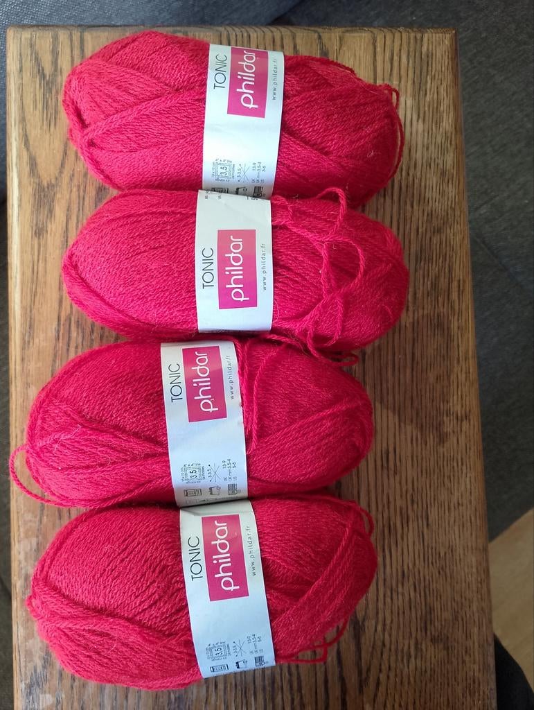 Nieuw 4 bollen phildar tonic rood, Ophalen of Verzenden, Nieuw, Breien of Haken, Wol of Garen