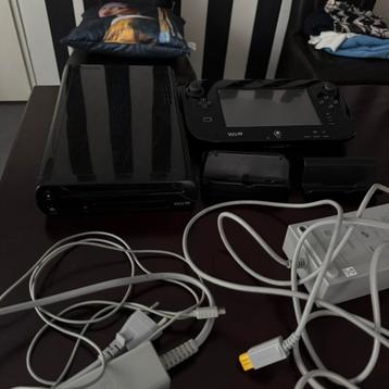 Nintendo Wii U inclusief kabels en standaarden beschikbaar voor biedingen