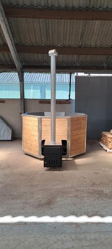 Grote aluminium 8hoek hottub, externe kachel, cover en trap beschikbaar voor biedingen